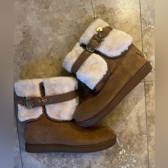 Guess ladies booties NWOT, camel color, brass accessories size 7 1/2 medium - Picture 4 of 14